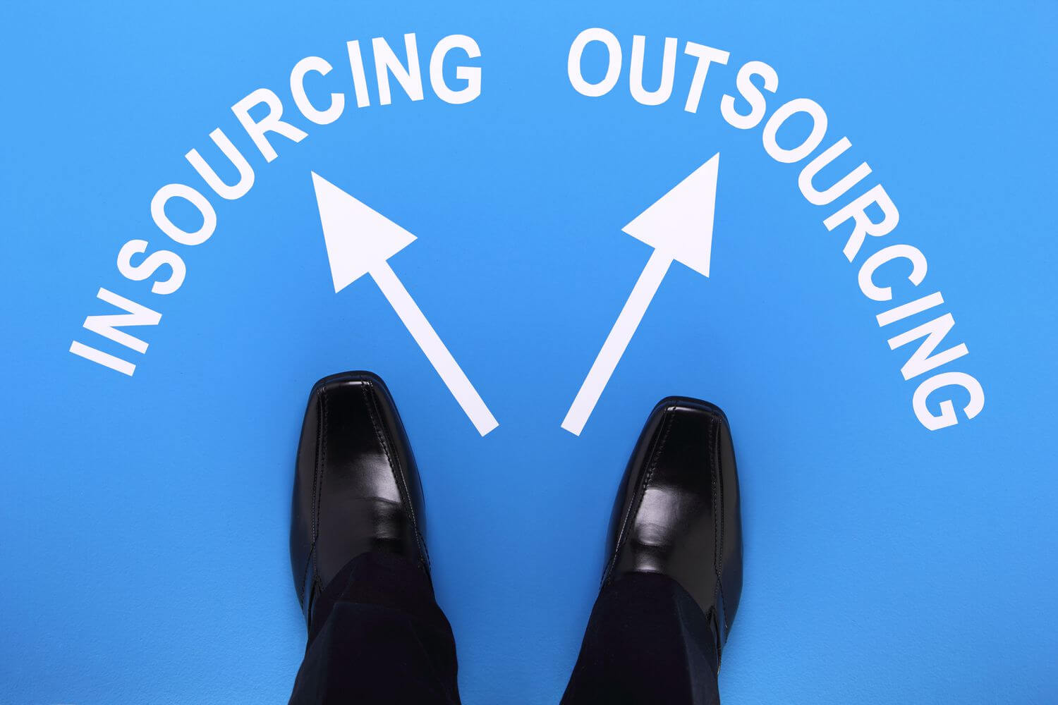 Pros and Cons of Insourcing vs Outsourcing